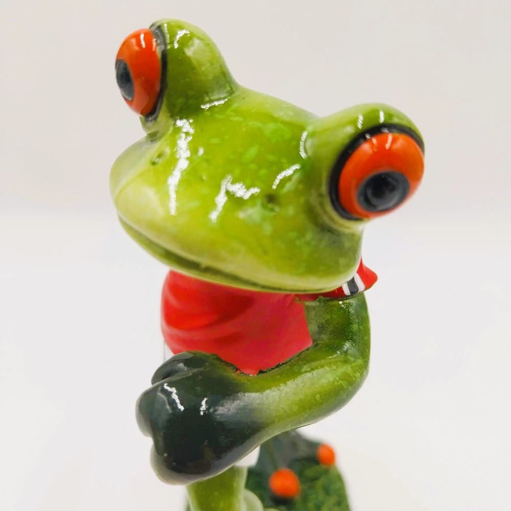 Grenouille Footballeur en résine 13CM